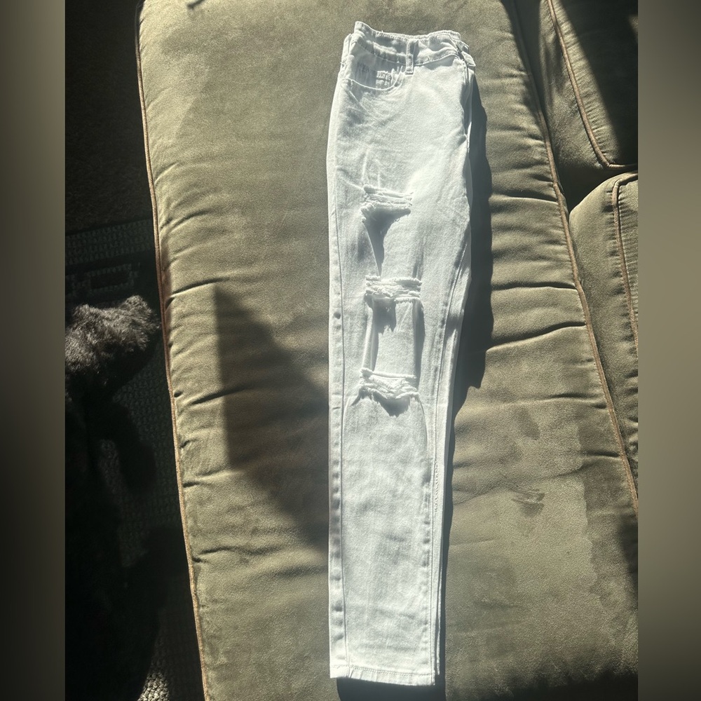 White skinny jeans new without tags size large.